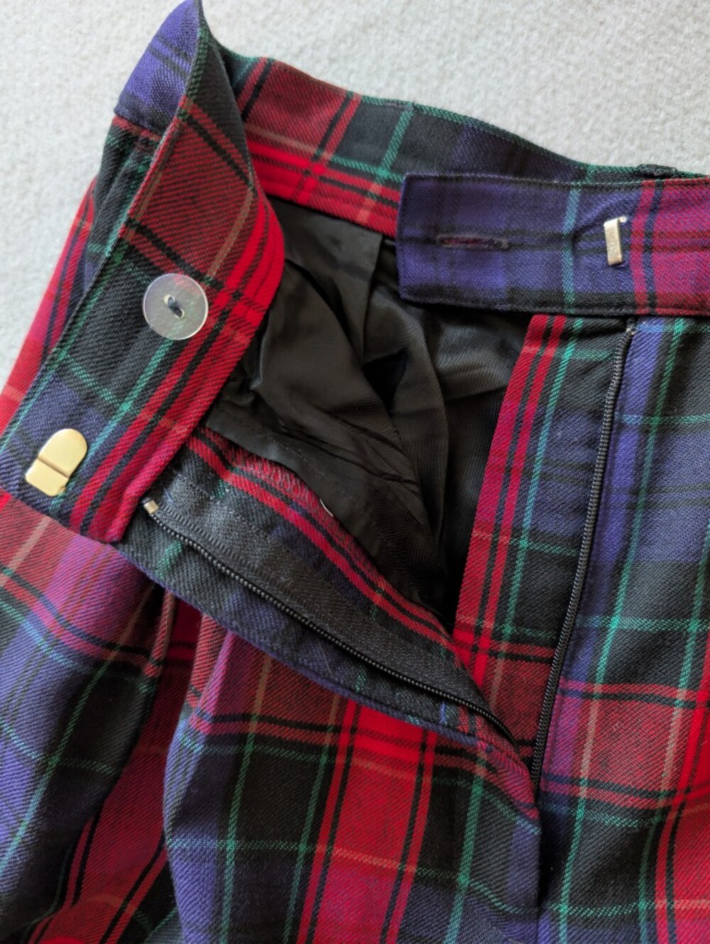 Vintage 100% Wool Pleated Tailored Plaid Shorts Culottes Holiday Prep Academia 6 image 4